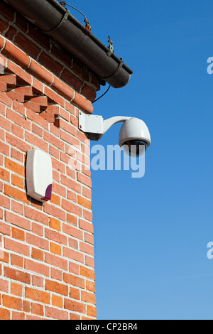 Zone sécurisée et Siren - cctv surveillance industrielle. Banque D'Images