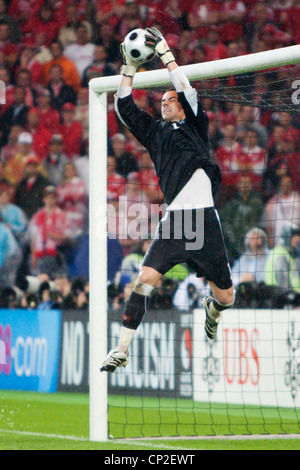 Le gardien Diego Benaglio de Suisse saute et fait un enregistrer pendant l'UEFA Euro 2008 Groupe d'un match contre la Turquie. Banque D'Images