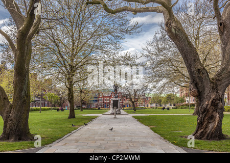 Queens Park dans le centre-ville de Warrington Palmyre Square. Banque D'Images