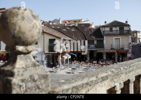 Vue sur la Plaza de Santa María la Real Monasterio de Santa María de Guadalupe, Estrémadure, Espagne Banque D'Images