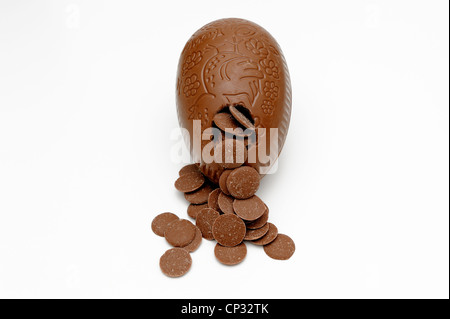 Cadburys bouton chocolat œuf de pâques avec boutons chocolat Banque D'Images