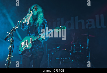 La nouvelle zelande singer & compositeur Ladyhawke à Guildhall Gloucesters Banque D'Images