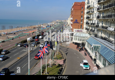 Union européenne drapeaux au vent à l'extérieur du Grand Hotel Brighton Seafront UK Banque D'Images