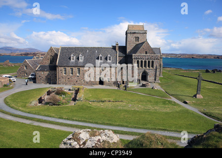 Visiteurs à l'abbaye d'Iona l'île d'Iona en Ecosse Banque D'Images