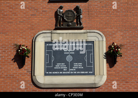 La catastrophe aérienne de Munich 1958 monuments stade Old Trafford Manchester United angleterre Banque D'Images