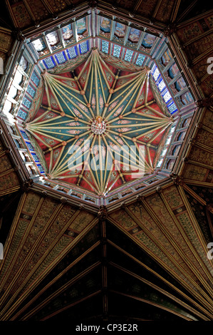 Jusqu'à la lanterne octogonale dans la Cathédrale d'Ely montrant Victorian panneaux peints Banque D'Images