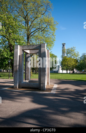 La sculpture 'Pièce jointe' par Paul De Monchaux 2000 Watts en Parc ou Parc de l'ouest de Southampton Hampshire UK Banque D'Images