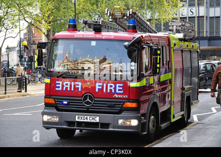 Pompier sur appel, Sloane Square, Chelsea, Royal Borough of Kensington and Chelsea, Greater London, Angleterre, Royaume-Uni Banque D'Images