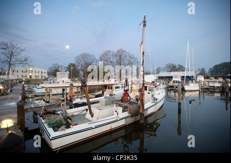 Bateaux marins amarré à l'embouchure de la baie de Chesapeake, à Patuxent river Banque D'Images