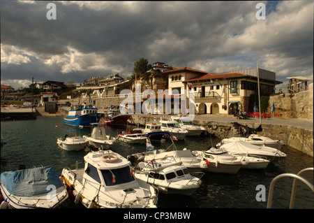 Le port de Comillas, Espagne Banque D'Images