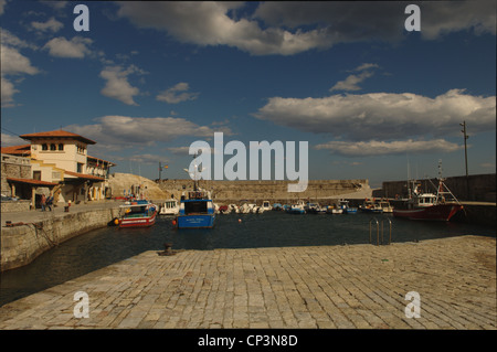 Le port de Comillas, Cantabrie, Espagne Banque D'Images