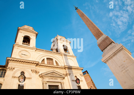 Rome - L'église de la Trinita dei Monti l'église et de l'obélisque Banque D'Images