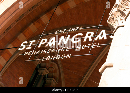 Inscrivez-vous sur l'entrée de St.Pancras Renaissance Hotel, Londres, Angleterre, Royaume-Uni Banque D'Images