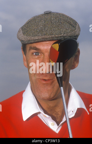 Russ Abbot portrait d'un comédien et acteur anglais sur le terrain de golf dans les Home Counties, vers 1995 1990 Royaume-Uni HOMER SYKES Banque D'Images