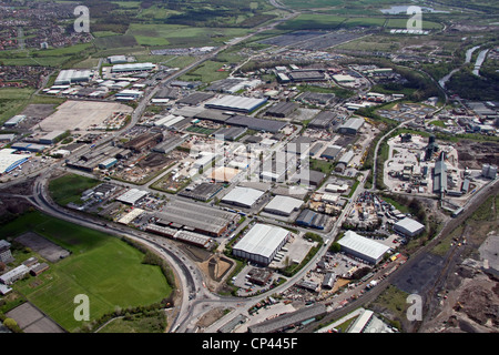 Vue aérienne de l'ouest de Cross Green Industrial Estate en direction de la sortie 45 de l'autoroute  , East Leeds Banque D'Images