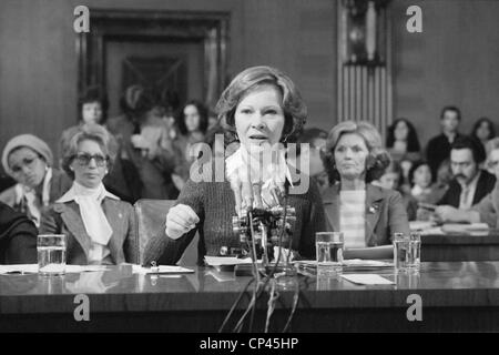 Rosalynn Carter témoigne devant sous-comité sénatorial sur la santé le 15 mai 1979 pour faire pression en faveur de la Loi sur les systèmes de santé mentale. Il Banque D'Images