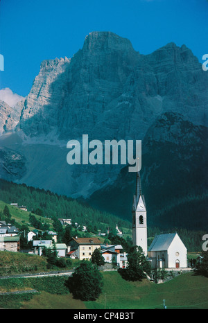 Selva di Cadore Veneto Monte Pelmo Background Banque D'Images