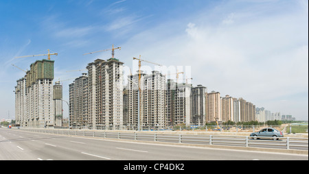 Une photo panoramique de 2 point de nouveaux blocs d'appartements de construction à côté du pont Nanhuan à Datong. Banque D'Images