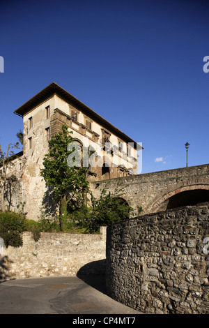 Campana Palace. L'Italie, la Région Toscane, Colle Val d'Elsa (SI). Banque D'Images