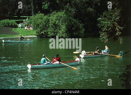 France - Paris, Bois de Boulogne. Les barques. Banque D'Images