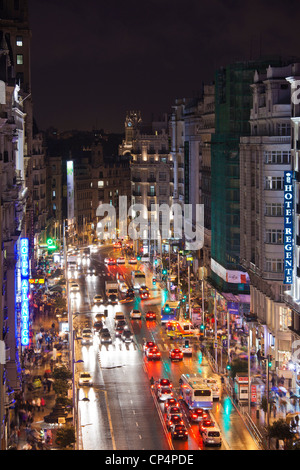 Espagne, Madrid, Centro, elevated view de la Gran Via, soir Banque D'Images