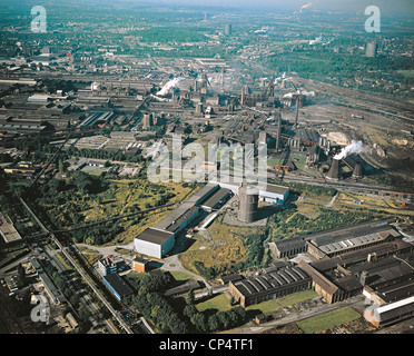 Allemagne - Rhénanie du Nord-Westphalie (Allemagne) - aciéries de la Ruhr, près de Dortmund. Vue aérienne. Banque D'Images