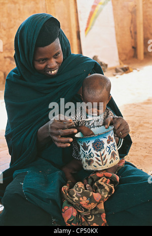 Mauritanie - distribution alimentaire dans un centre d''Medecins Sans Frontières. Banque D'Images