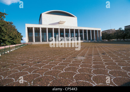 Latium - Roma - Palazzo dei Congressi EUR Quartier-ou d'expositions. L'architecte Adalberto Libera, 1938-1954 Banque D'Images