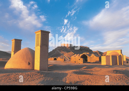 L'IRAN YAZD TOUR DE SILENCE ET VILLAGE Zoroastre Banque D'Images