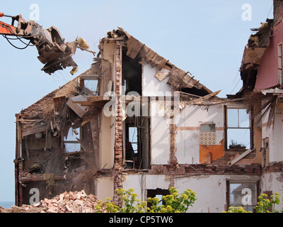 Démolition de maisons qui étaient près de falaise, et tomber dans la mer happisburgh, Norfolk, Angleterre Banque D'Images