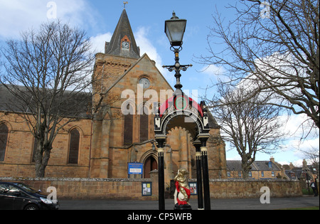 Fontaine de l'époque victorienne la cathédrale de Dornoch ecosse mars 2012 Banque D'Images