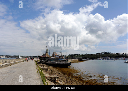 Camaret-sur-mer, les épaves dans le port,Tour Doree,fortifications de Vauban au patrimoine mondial de l'UNESCO,,,Chapelle Notre-Dame-de-Rocamamadour Banque D'Images