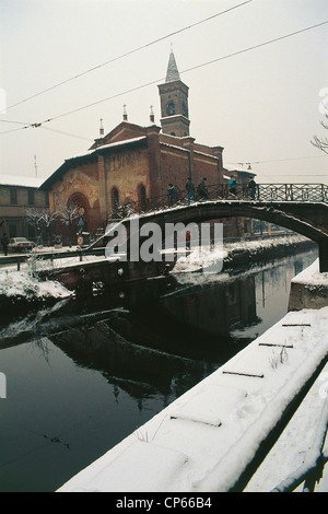 Lombardie Milan Naviglio Grande avec l'église de Saint Christopher Snow Banque D'Images