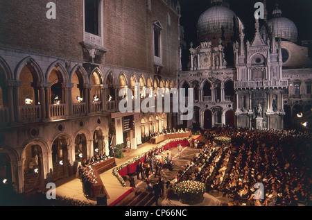 Veneto - Venise. In la cour du Palazzo Ducale. La nuit. Banque D'Images