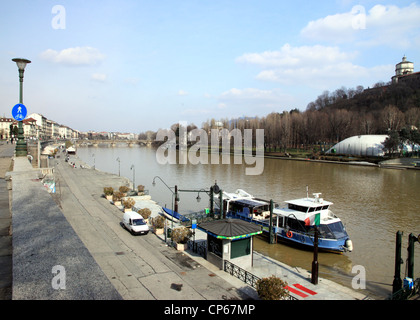 Une vue de la rivière Po à Turin, Italie Banque D'Images