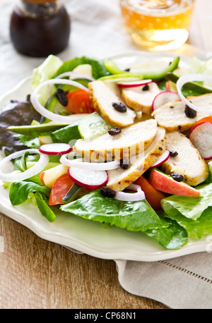 Salade de poulet grillé avec Apple Banque D'Images