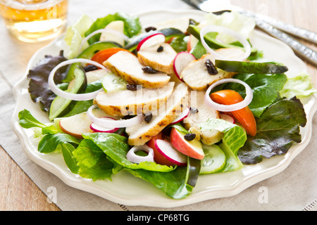 Salade de poulet grillé avec Apple Banque D'Images