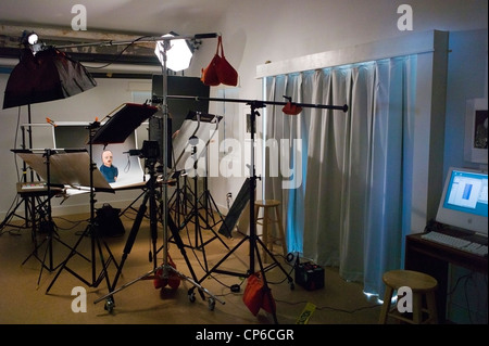 L'éclairage, l'adhérence et l'équipement de l'appareil photo dans un studio de photographie commerciale. Banque D'Images