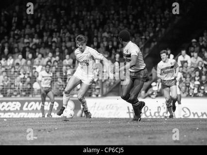 Tottenham Hotspur v Watford Chris Waddle 11/4/87 Banque D'Images