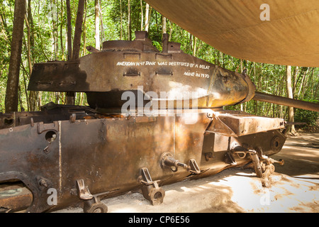 American M41 tank détruit pendant la guerre du Vietnam, Ben Dinh, Cu Chi, près de Ho Chi Minh Ville (Saigon), Vietnam, Banque D'Images