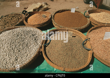 Tunisie - Nabeul - Ile de Djerba (Djerba) - Djerba. Les épices dans un marché quotidien Banque D'Images