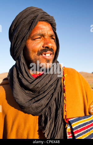 Un arabe berbère guide sur un trek dans l'Anti Atlas, au Maroc. Banque D'Images