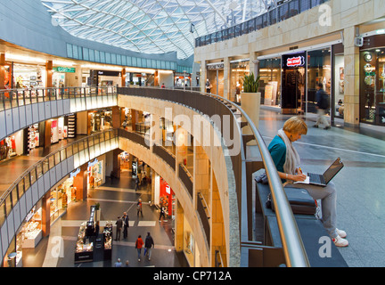 Les terrasses d'Or (Zlote Tarasy) à Varsovie, le plus grand centre commercial en Pologne Banque D'Images