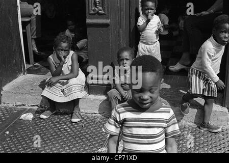 Scènederue dans Harlem New York City 1970 Banque D'Images