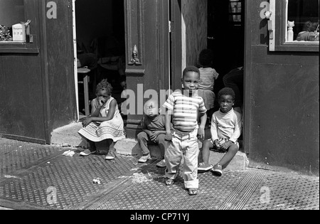 Scènederue dans Harlem New York City 1970 Banque D'Images