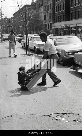 Scènederue dans Harlem New York City 1970 Banque D'Images