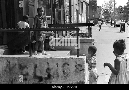 Scènederue dans Harlem New York City 1970 Banque D'Images