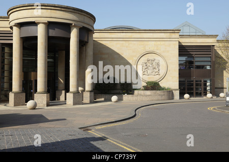 Entrée publique du High court of Justiciary de Glasgow sur Mart Street à Glasgow, vue de Jocelyn Square, Écosse, Royaume-Uni Banque D'Images