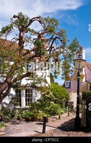 RYE, EAST SUSSEX, Royaume-Uni - 30 AVRIL 2012 : jolies maisons sur Church Square à Rye, East Sussex. Banque D'Images