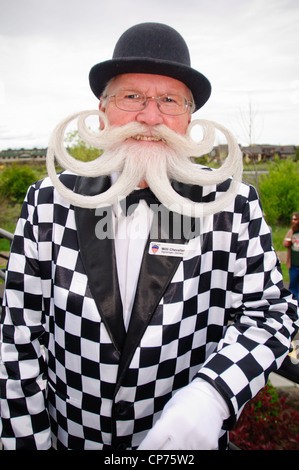Willi Chevalier, un concurrent au USA National 2010 Championnats barbe et moustache en virage, ou, aux États-Unis. 5 juin 2010. Banque D'Images